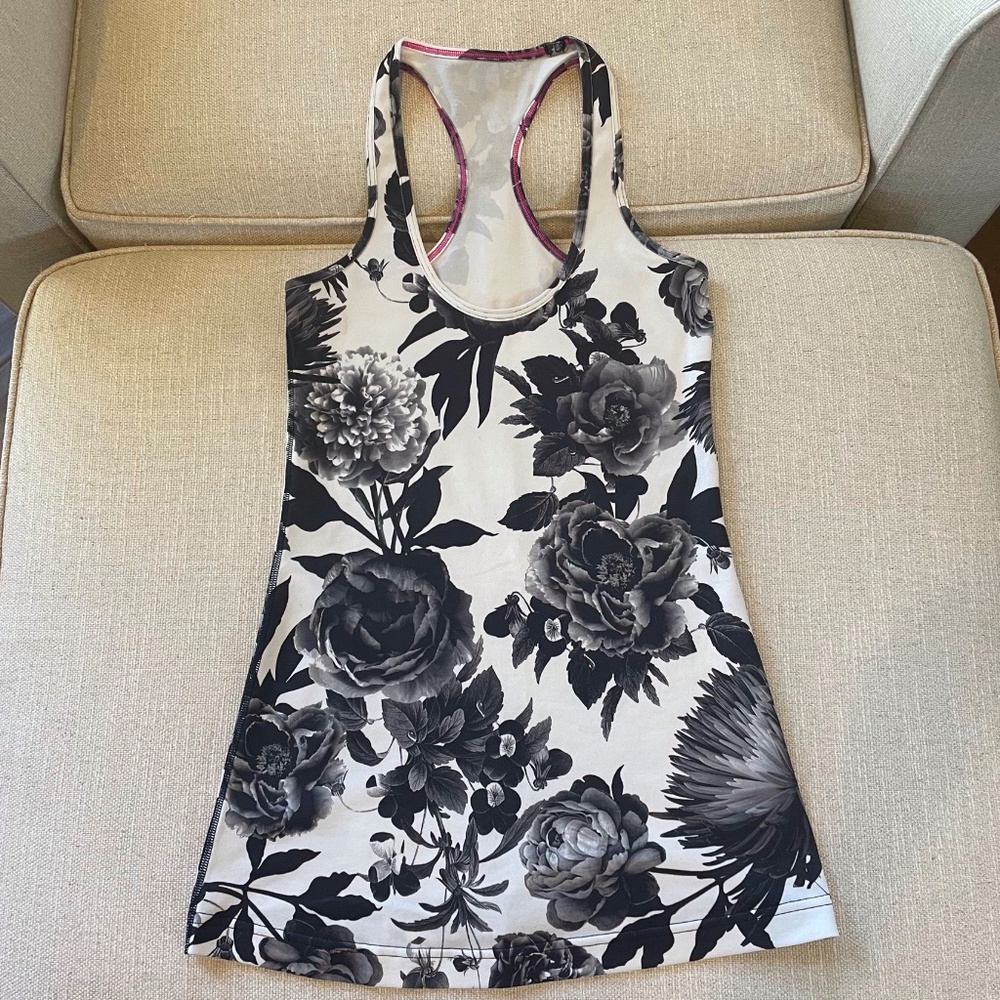 Lululemon Cool Racerback Size 6 in Brisk Bloom Black White Floral Print